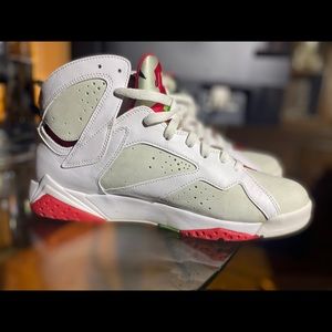 Air Jordan 7 Retro “Hare”.